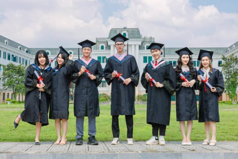 5 Best Fully Funded Scholarship Opportunities for International Students in 2025 with No IELTS.